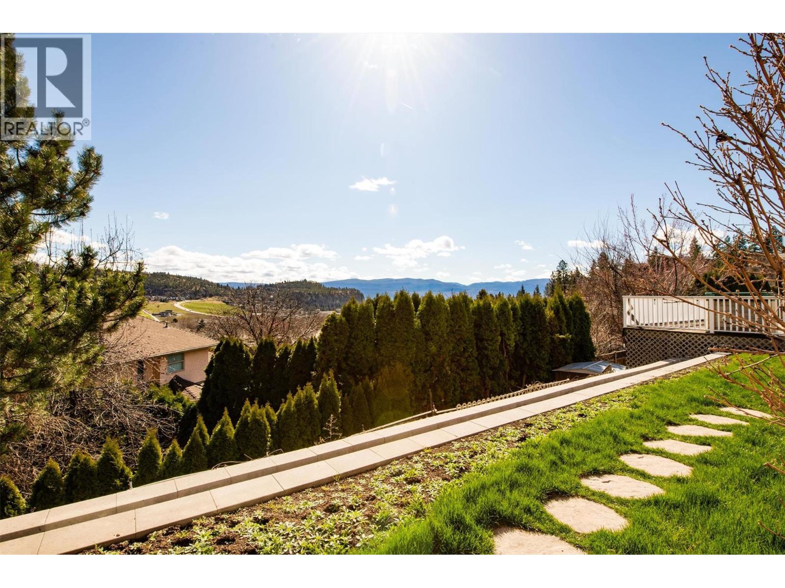  573 Spruceview Place North, Kelowna