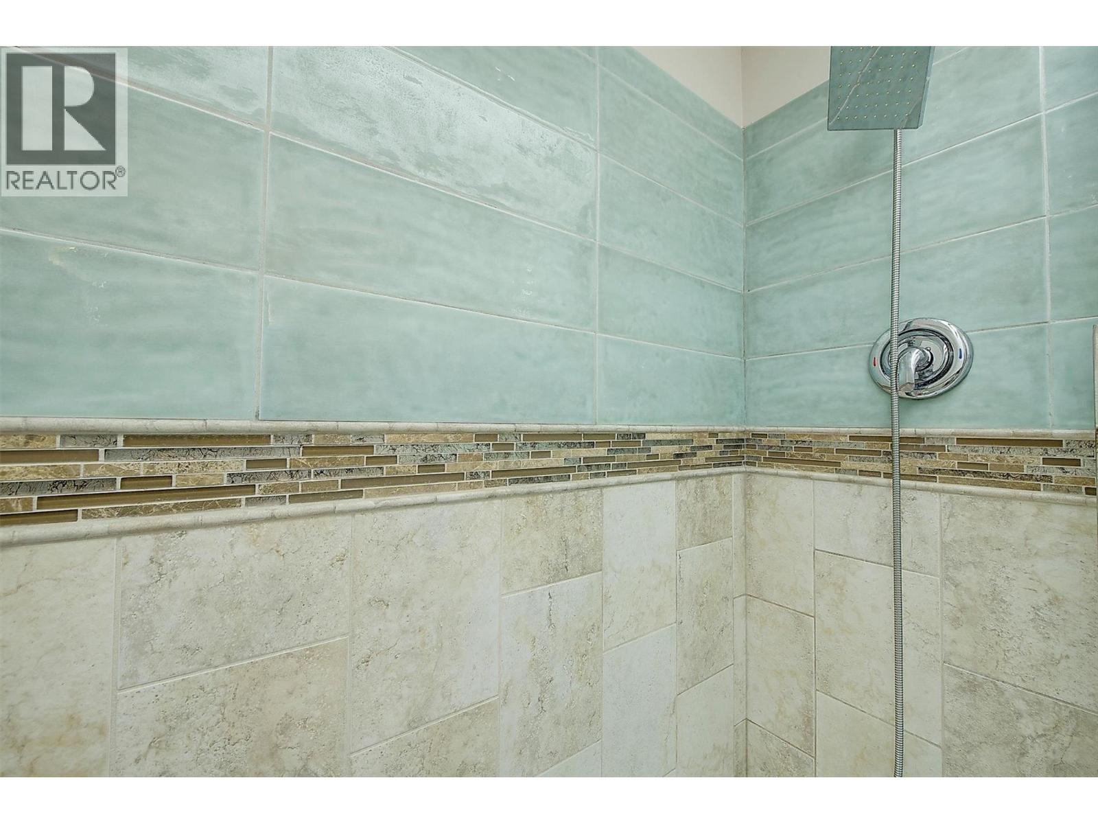  573 Spruceview Place North, Kelowna