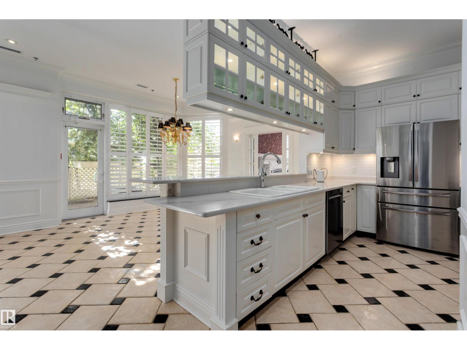 #102 11826 100 AV NW, Edmonton