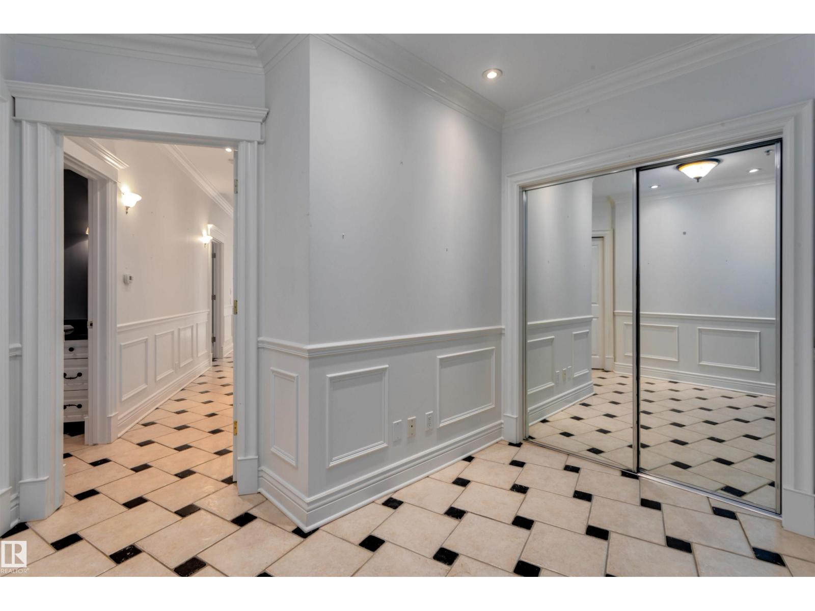 #102 11826 100 AV NW, Edmonton