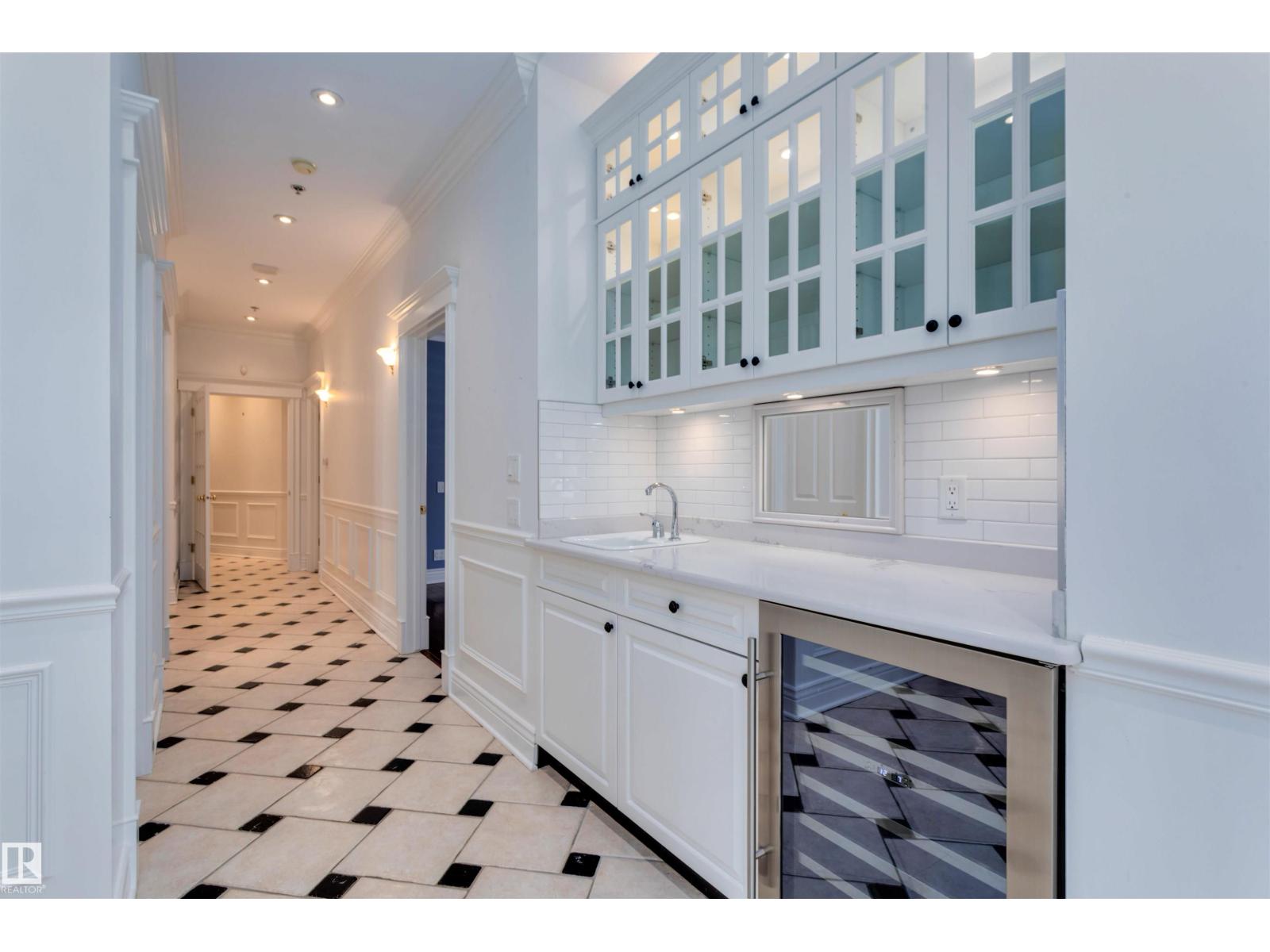 #102 11826 100 AV NW, Edmonton