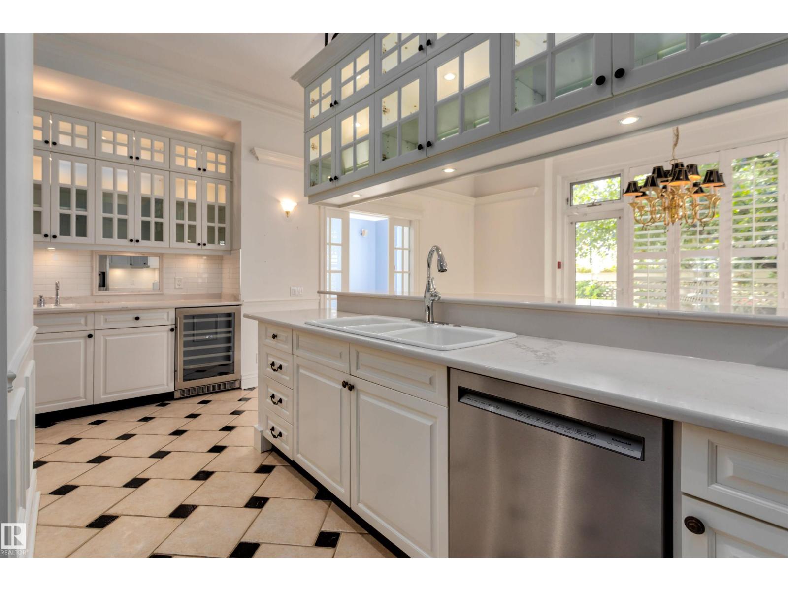 #102 11826 100 AV NW, Edmonton