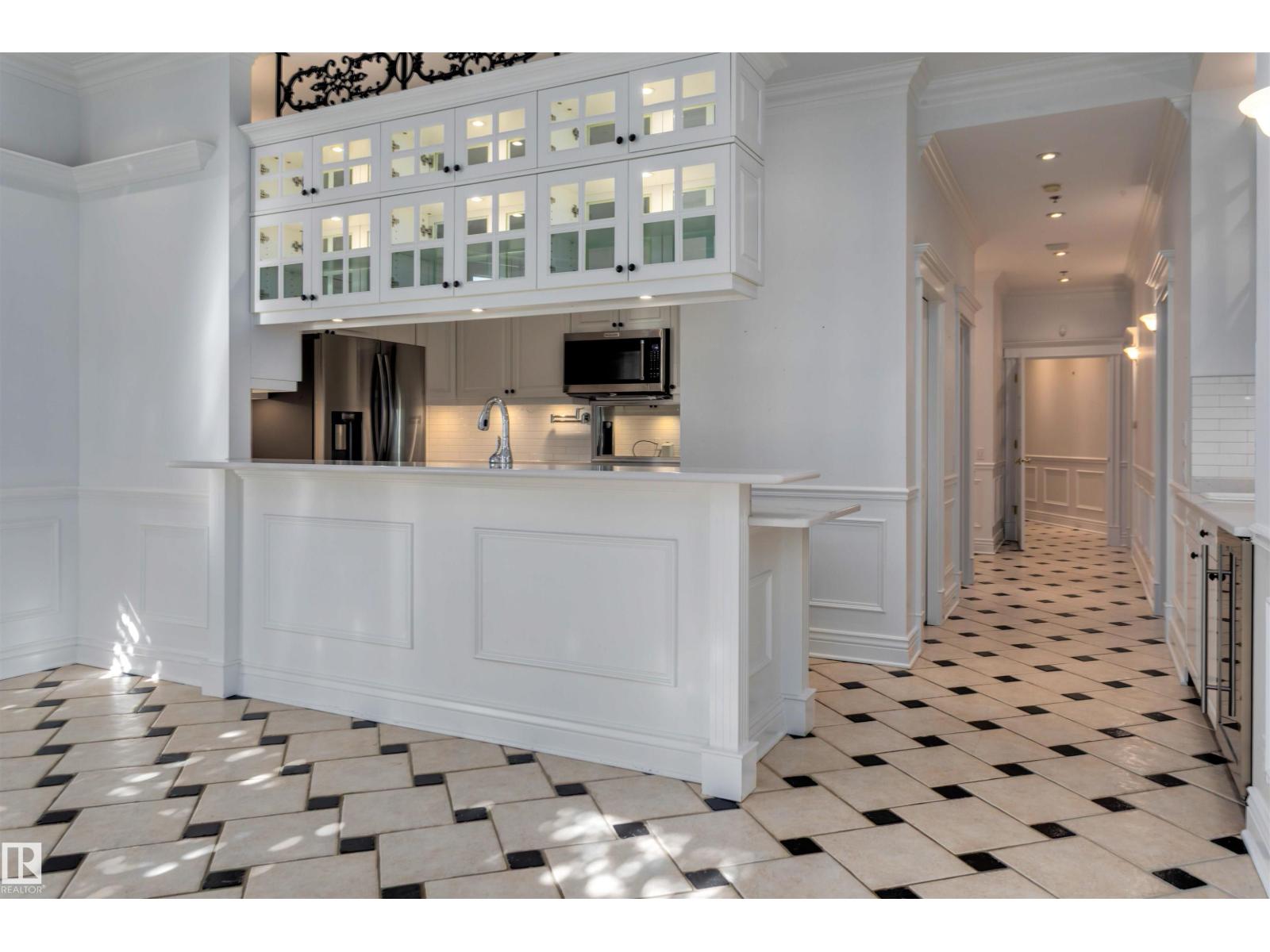 #102 11826 100 AV NW, Edmonton