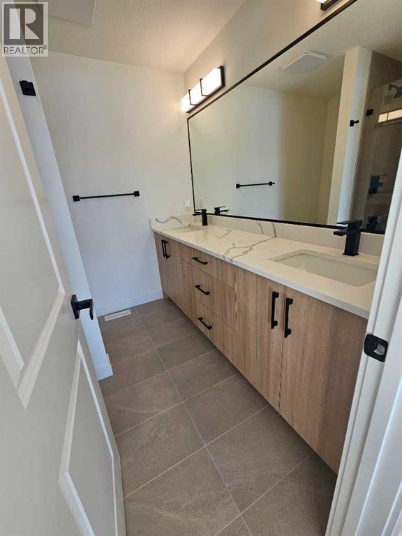 Single Family House for Sale in Upper   Avenue NW Capitol Hill Calgary 