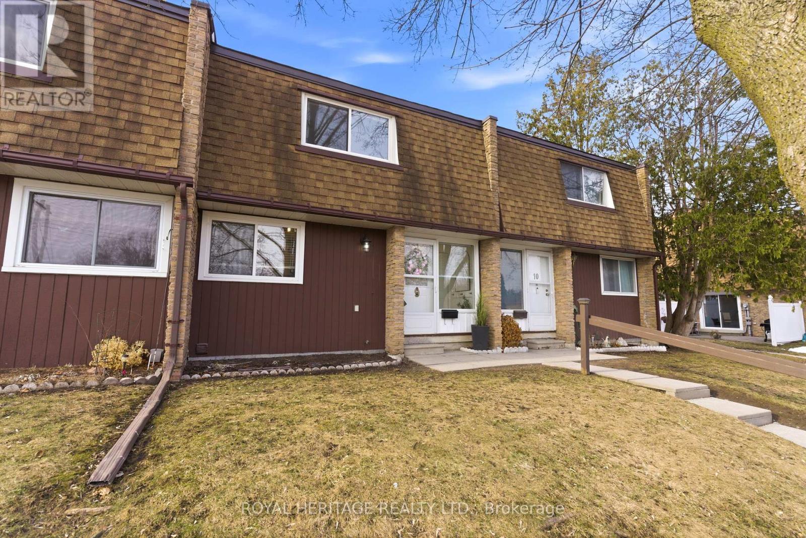 9 - 740 CHAMBERLAIN STREET