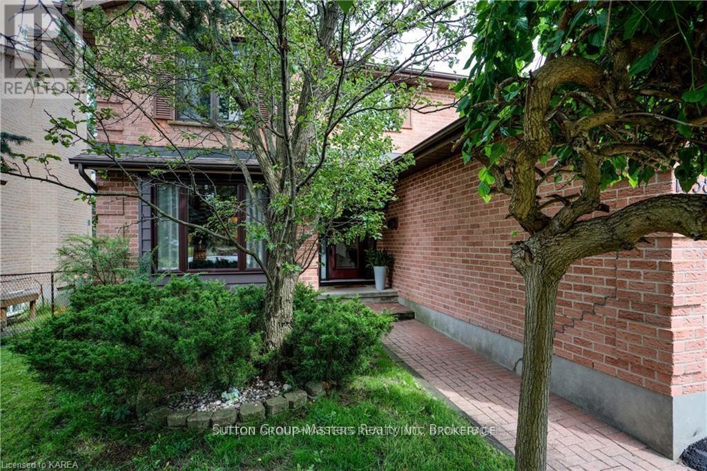 1058 PEMBRIDGE CRESCENT