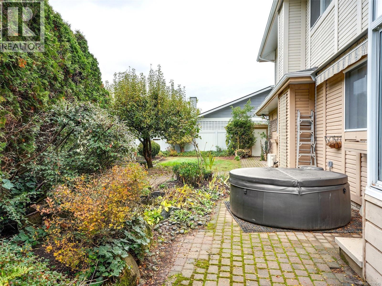 1010 SCOTTSWOOD LANE - 24