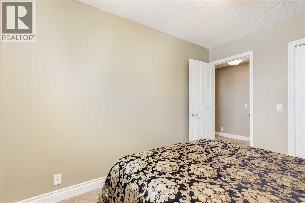 Single Family House 4 Level for Sale in  Bermondsey Way NW Beddington Heights Calgary 