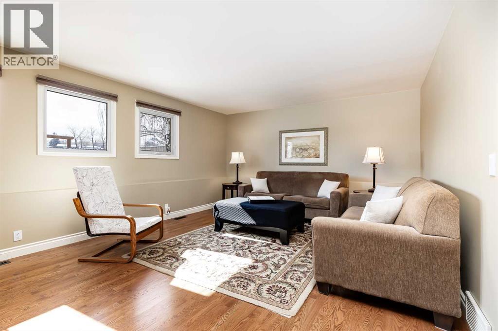 Single Family House 4 Level for Sale in  Bermondsey Way NW Beddington Heights Calgary 