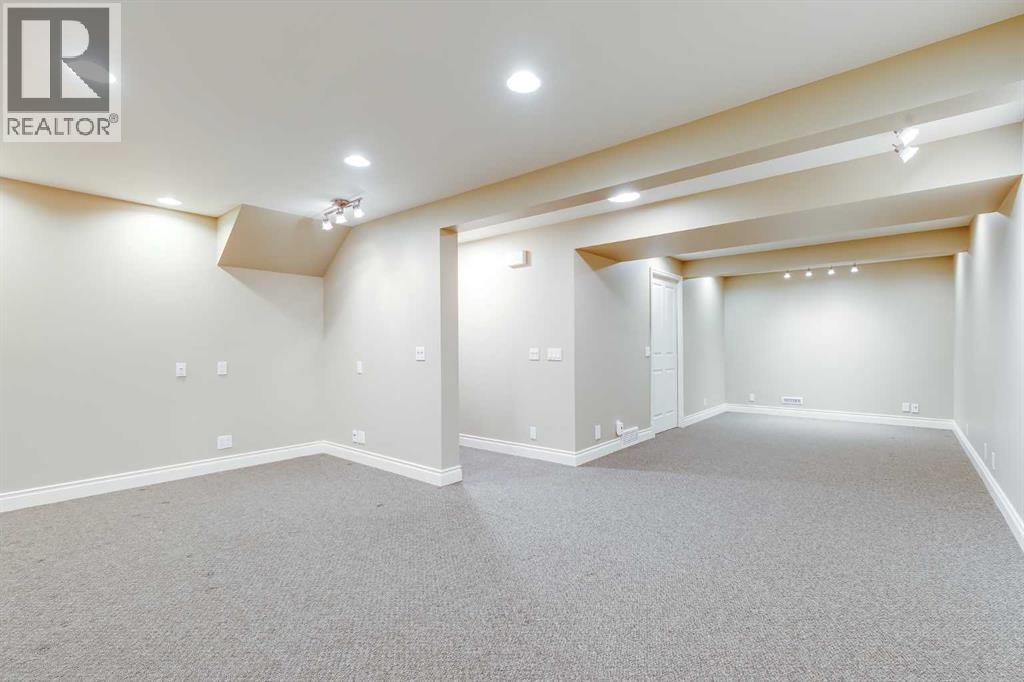 Single Family House 4 Level for Sale in  Bermondsey Way NW Beddington Heights Calgary 