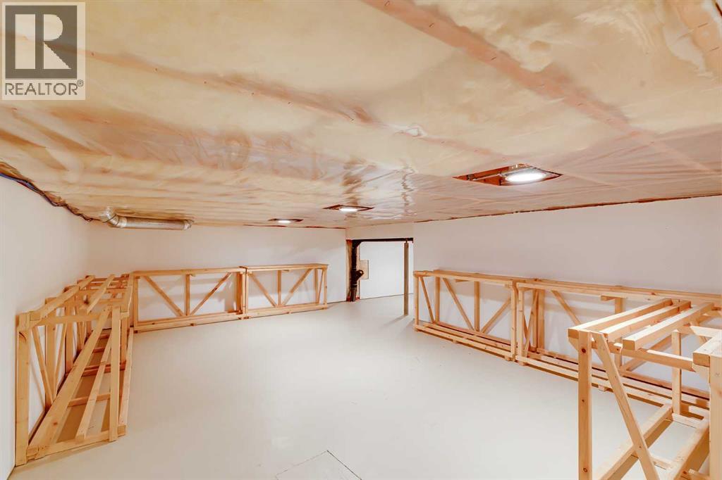 Single Family House 4 Level for Sale in  Bermondsey Way NW Beddington Heights Calgary 