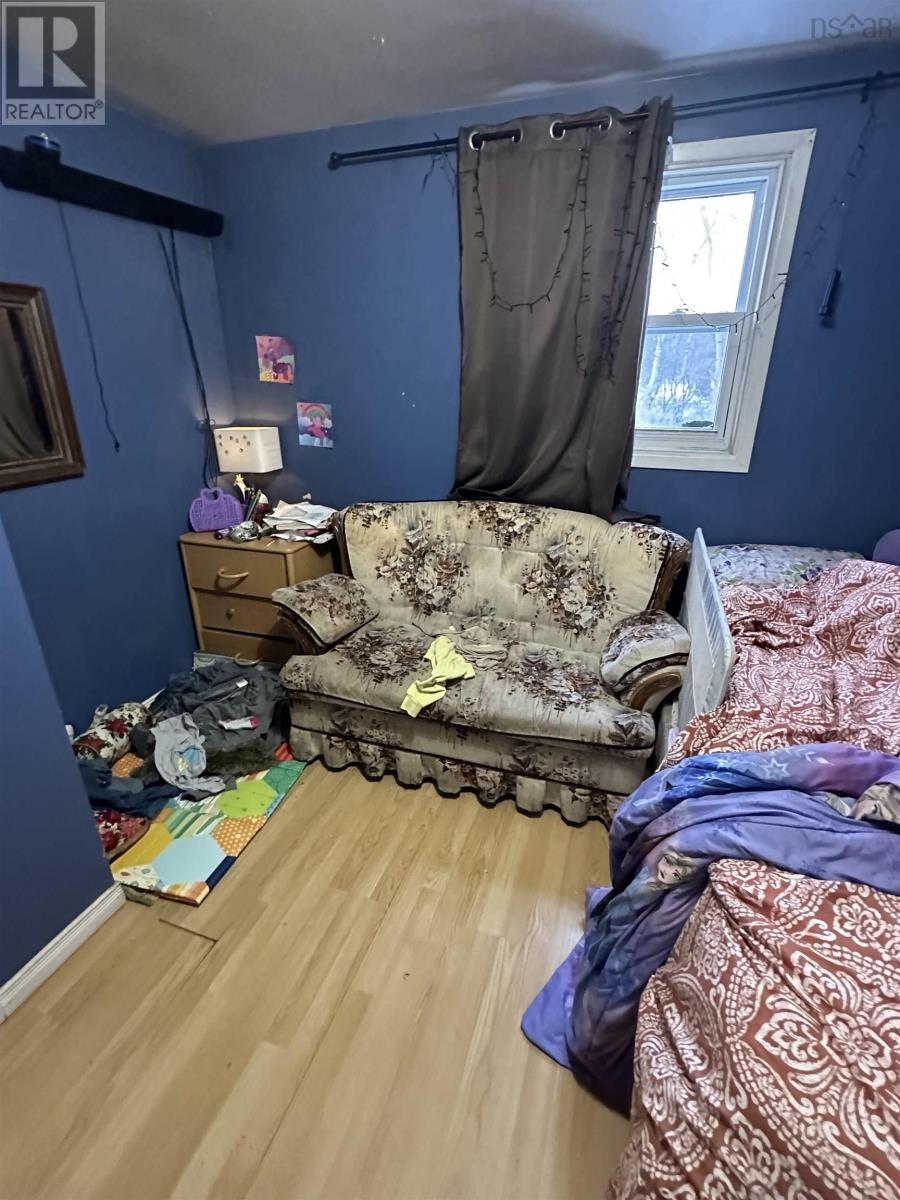1696 VICTORIA ROAD - 19