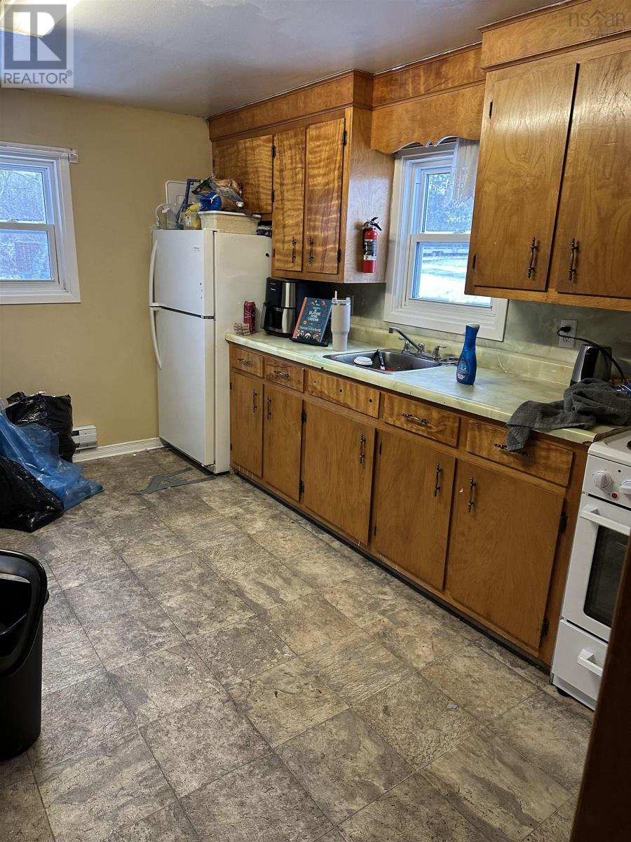 1696 VICTORIA ROAD - 20