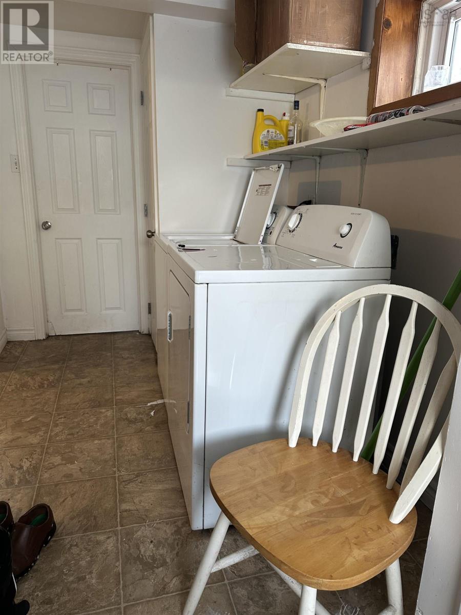 1696 VICTORIA ROAD - 14
