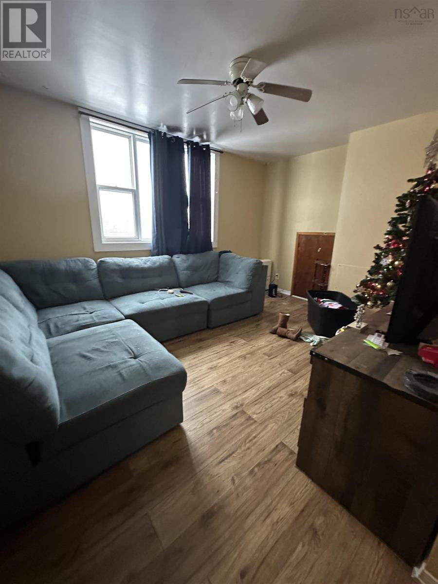 1696 VICTORIA ROAD - 23
