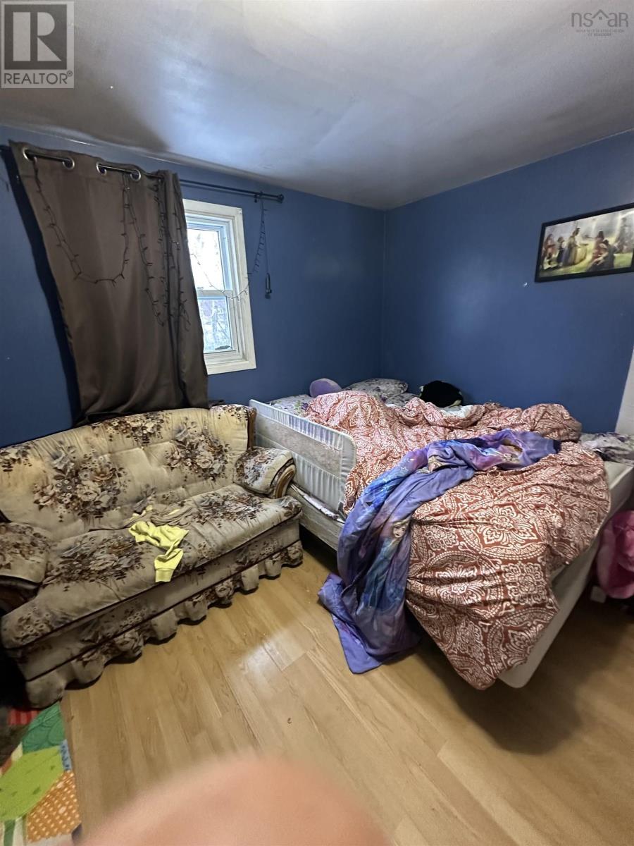 1696 VICTORIA ROAD - 18