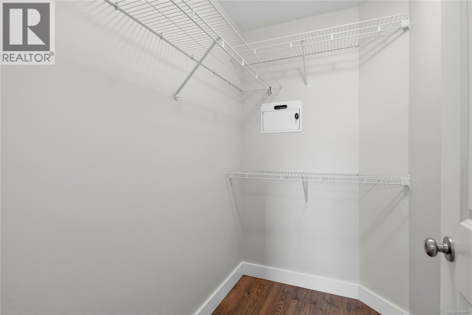 88 STRATHCONA WAY - 14