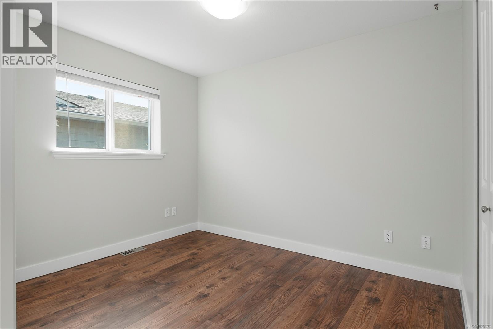 88 STRATHCONA WAY - 15