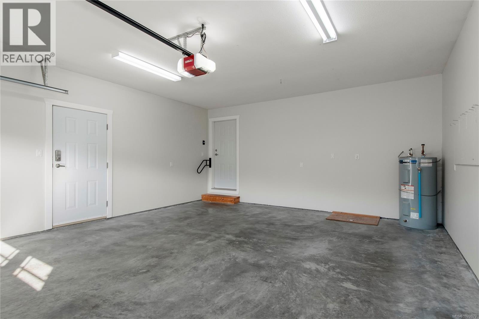 88 STRATHCONA WAY - 23