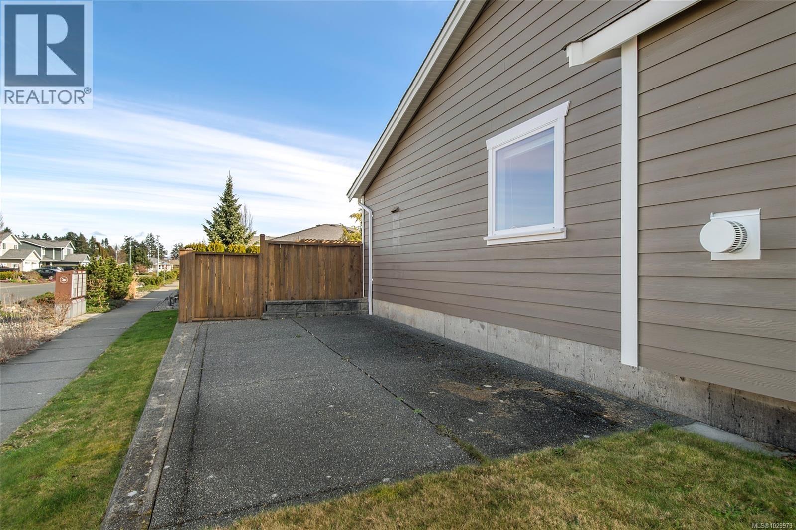 88 STRATHCONA WAY - 26