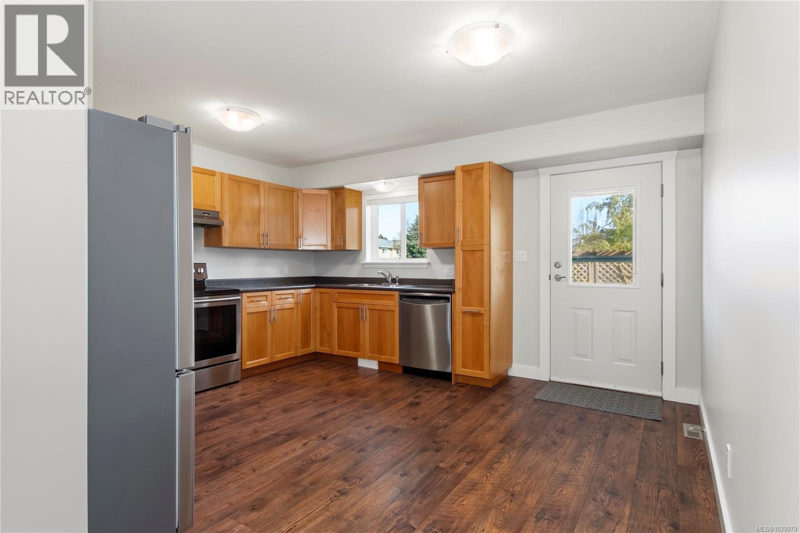 88 STRATHCONA WAY - 8