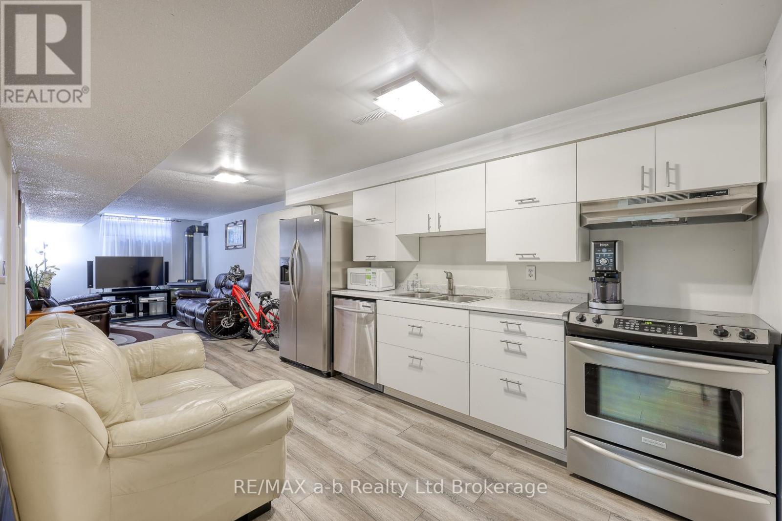 94 D'AUBIGNY ROAD — photo 29