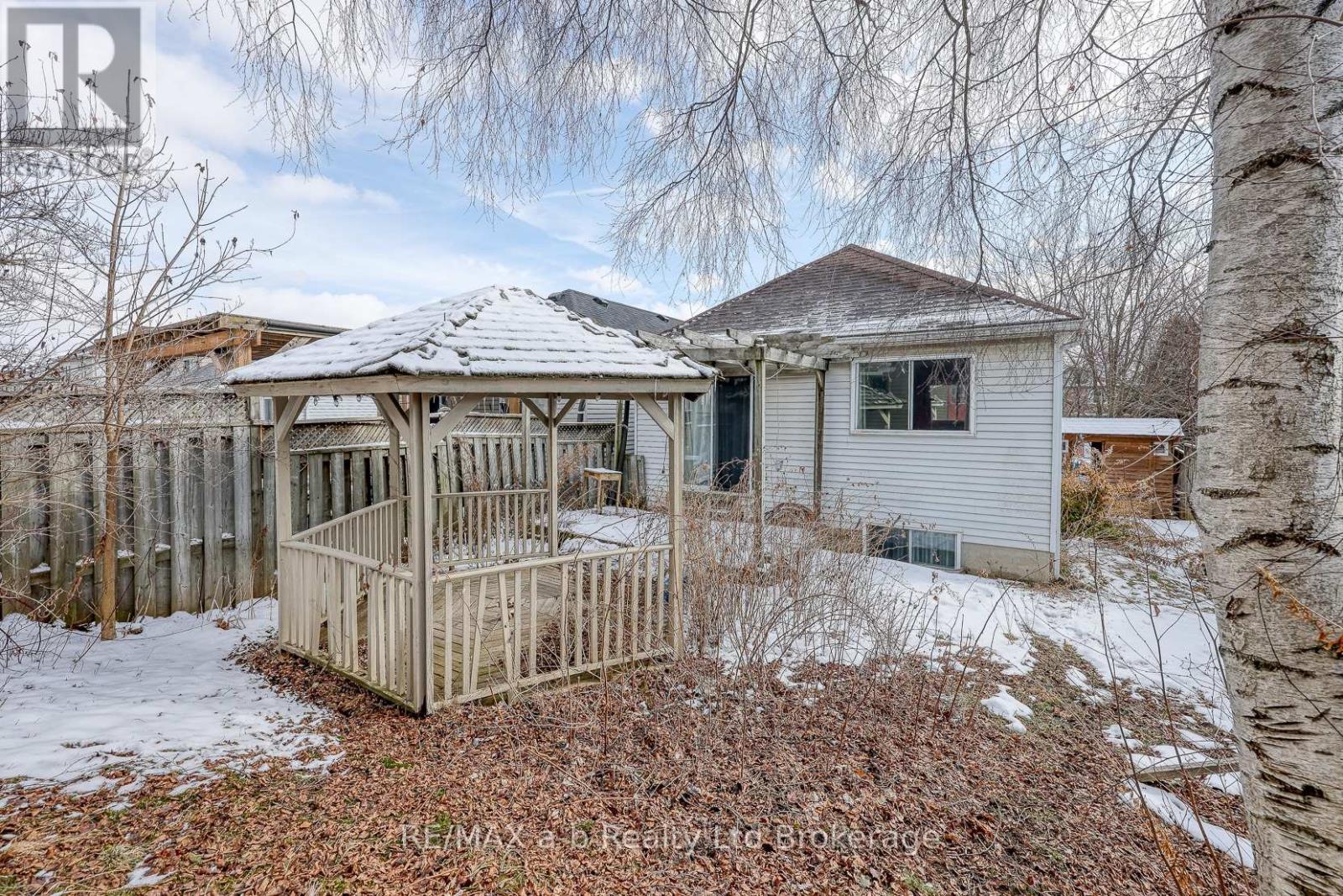 94 D'AUBIGNY ROAD — photo 39