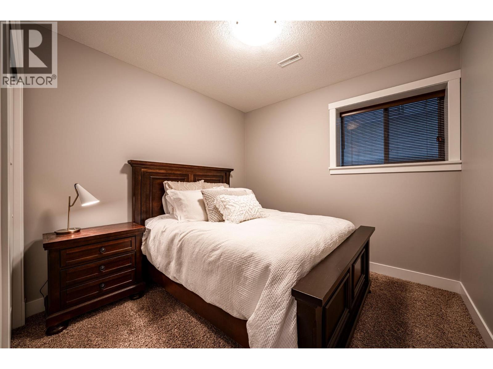 #4 7373 BROOKS LANE - 39