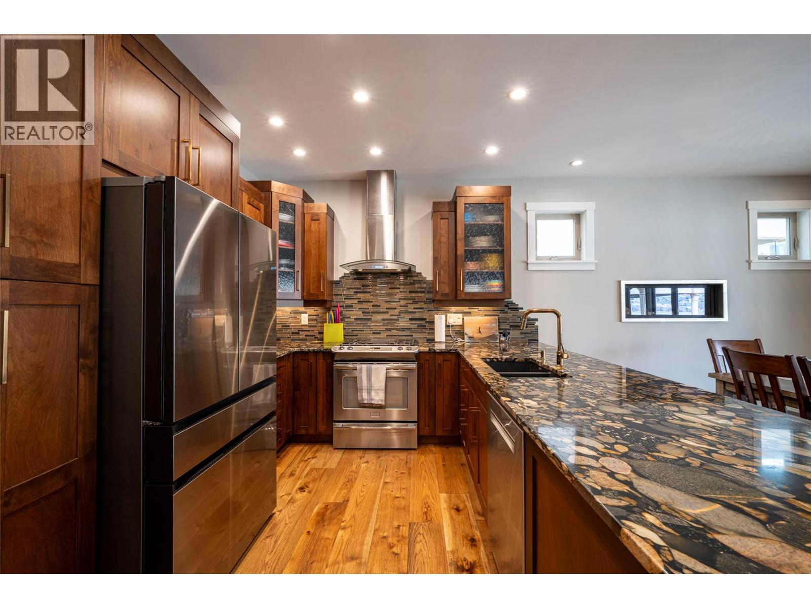 #4 7373 BROOKS LANE - 9