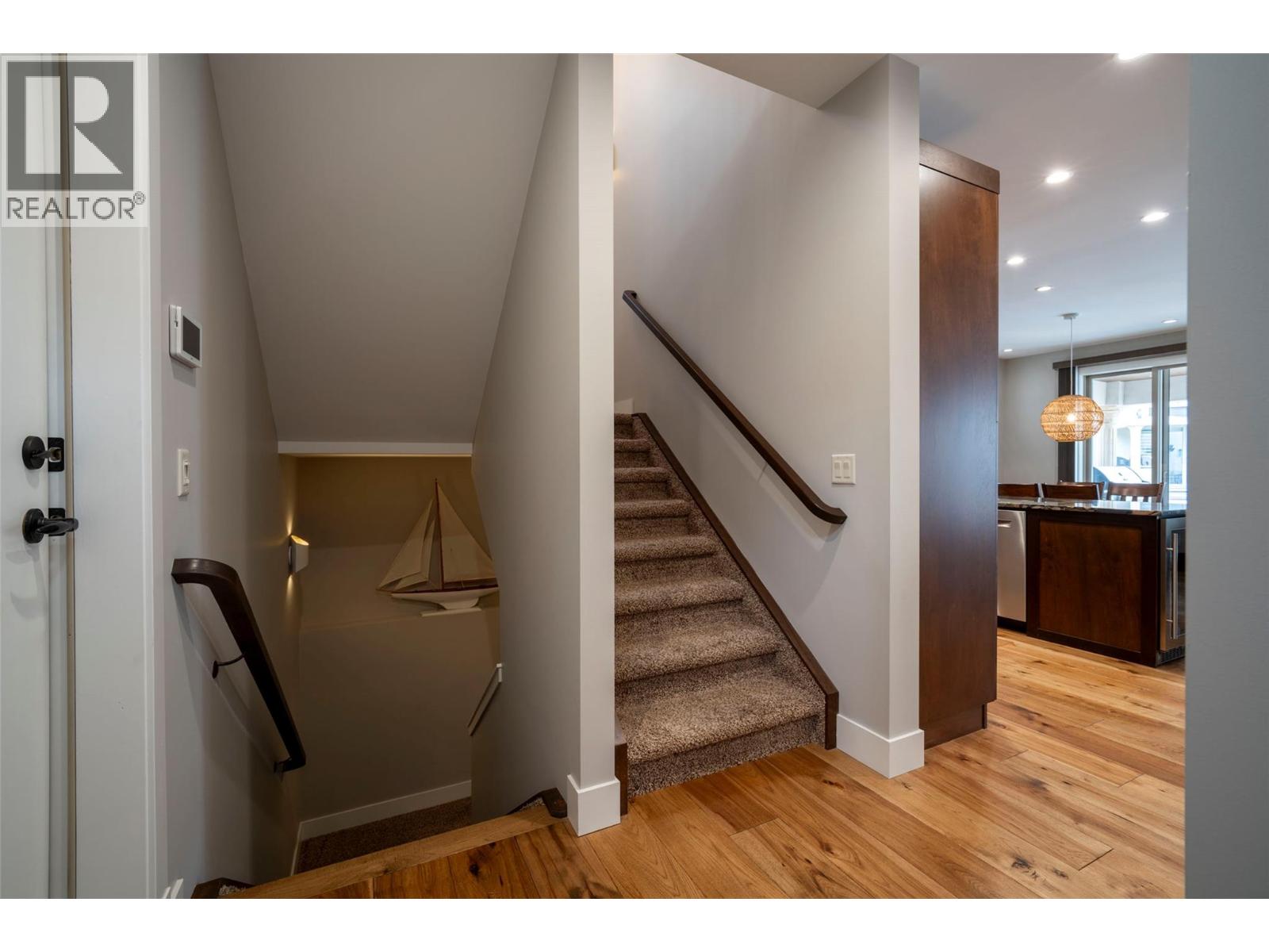 #4 7373 BROOKS LANE - 18