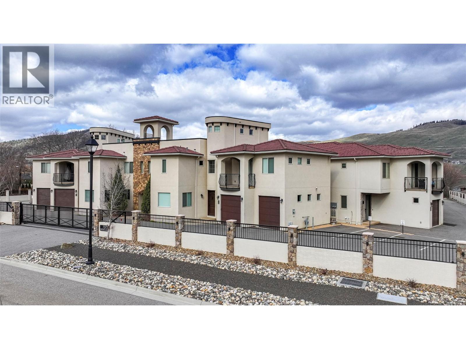 #4 7373 BROOKS LANE - Image 2