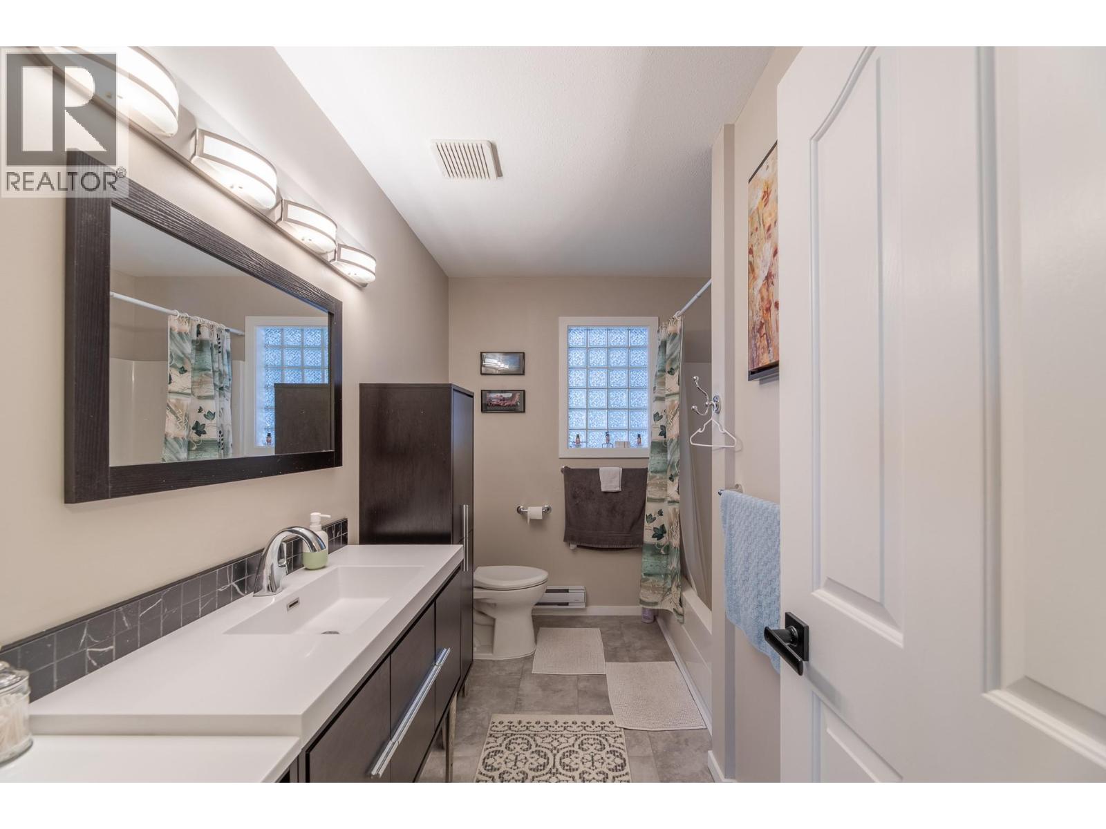 62 DAUPHIN Avenue Unit# 202, Penticton