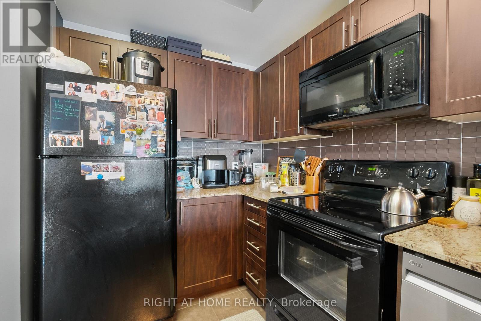 #2302 234 RIDEAU STREET - 17