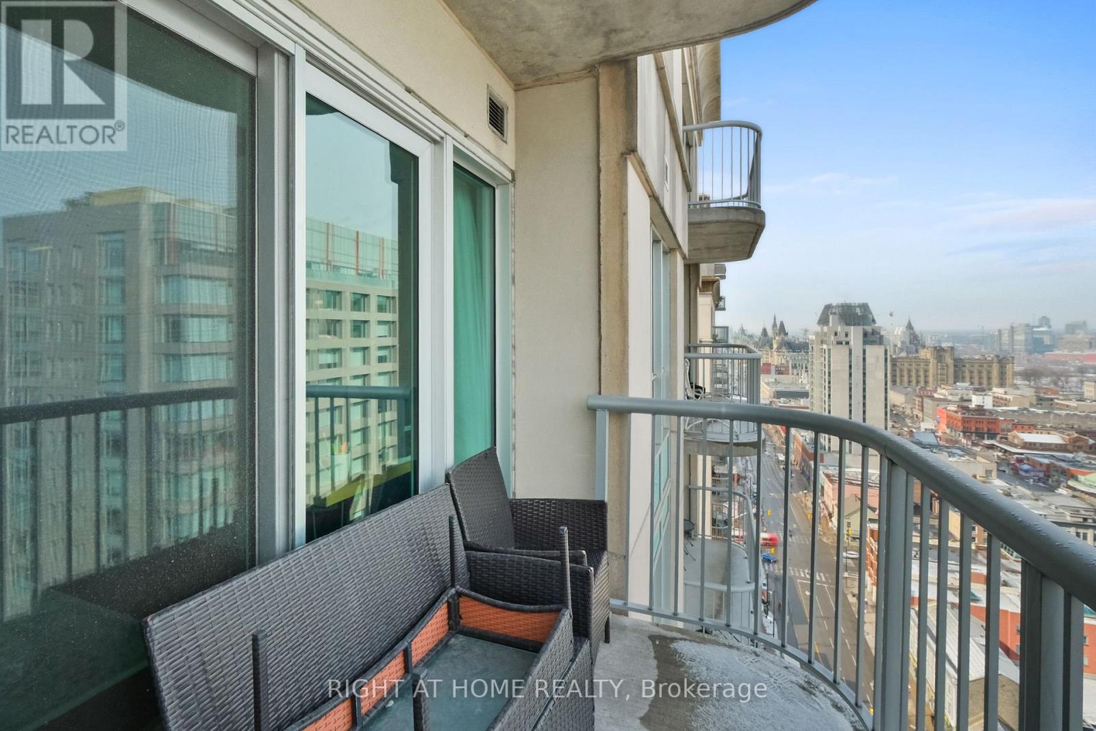 #2302 234 RIDEAU STREET - 40