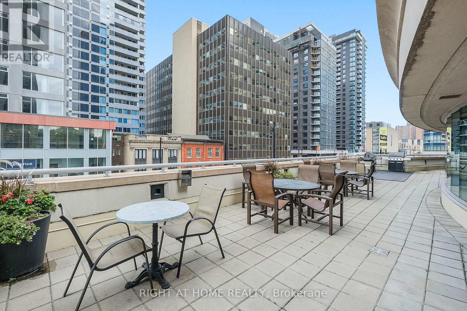 #2302 234 RIDEAU STREET - 43