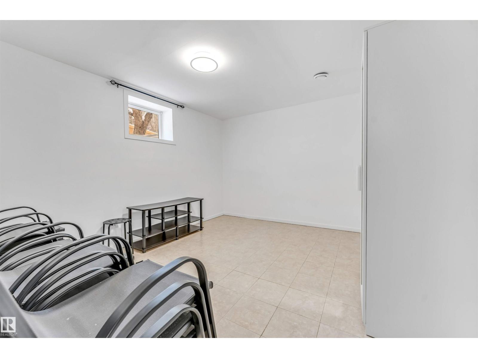 18403 55 AV NW, Edmonton