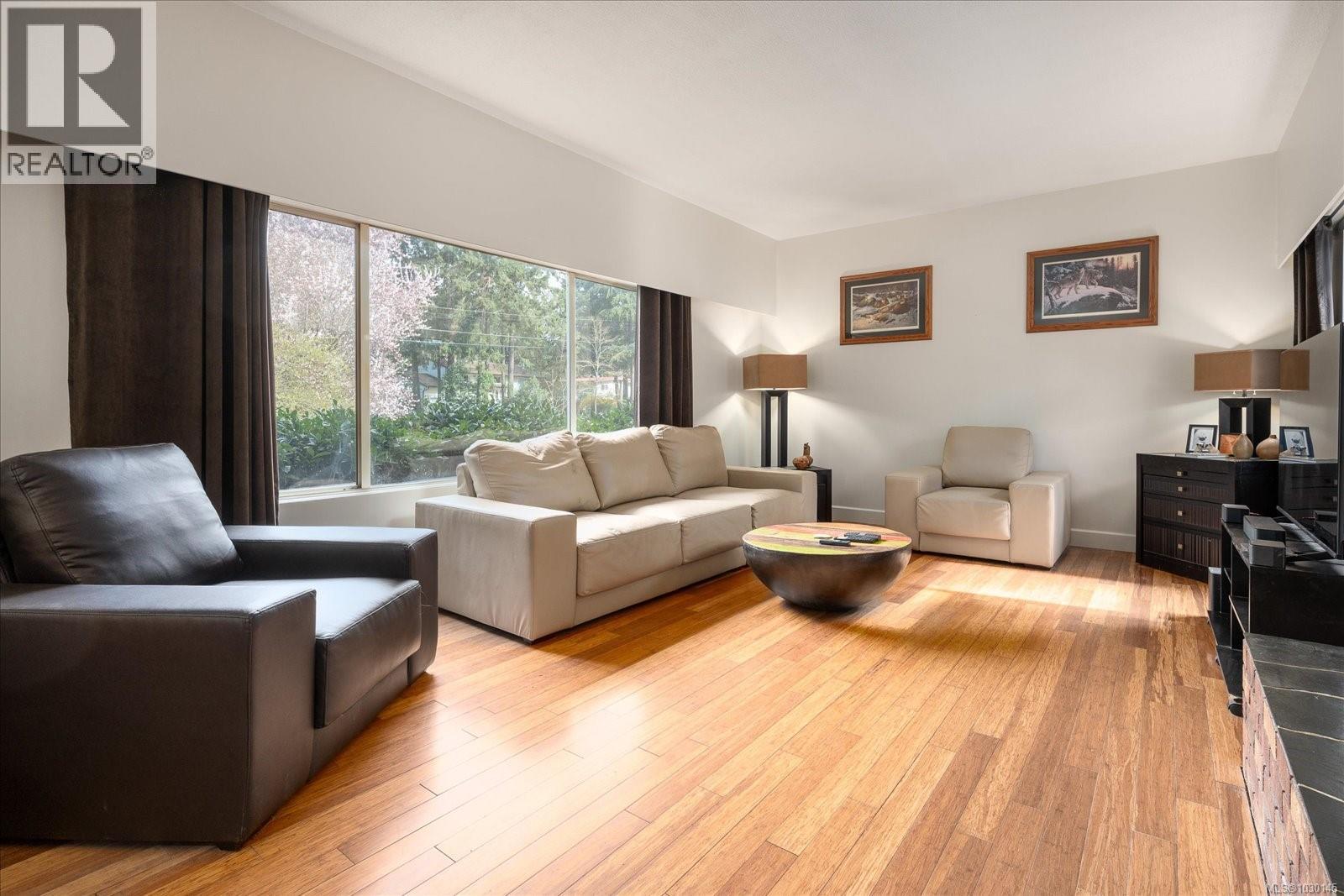 1819 MEADOWLARK CRES - 12