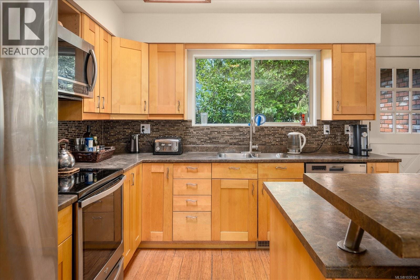 1819 MEADOWLARK CRES - 14