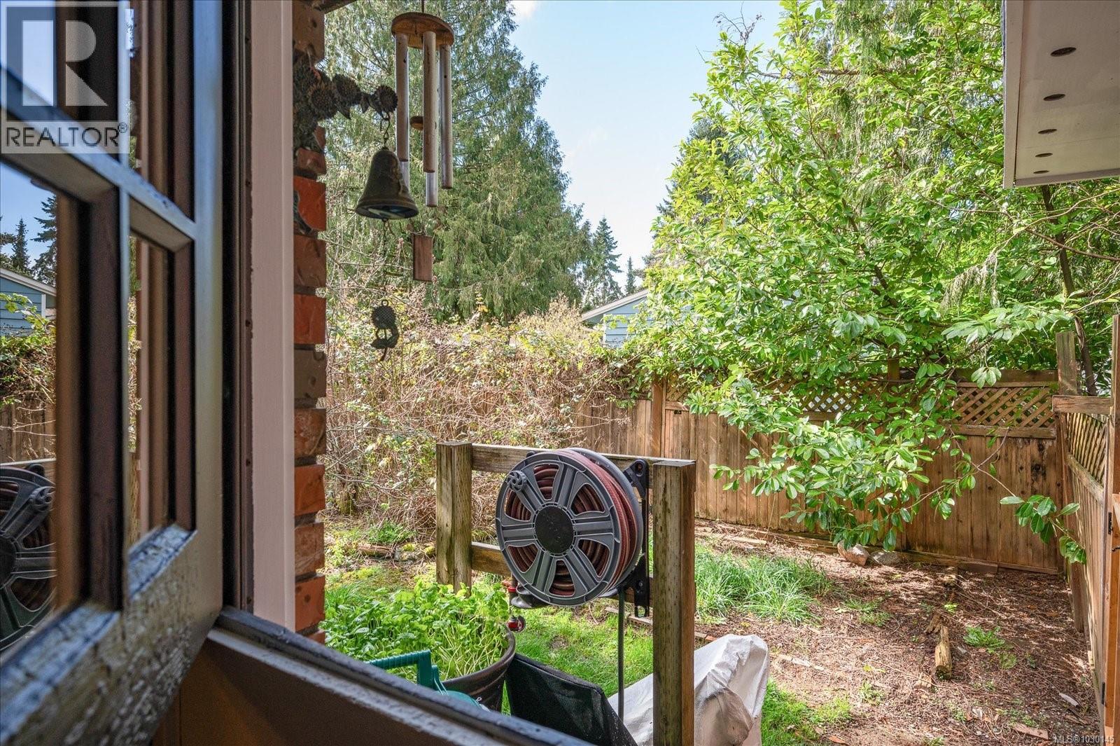 1819 MEADOWLARK CRES - 17