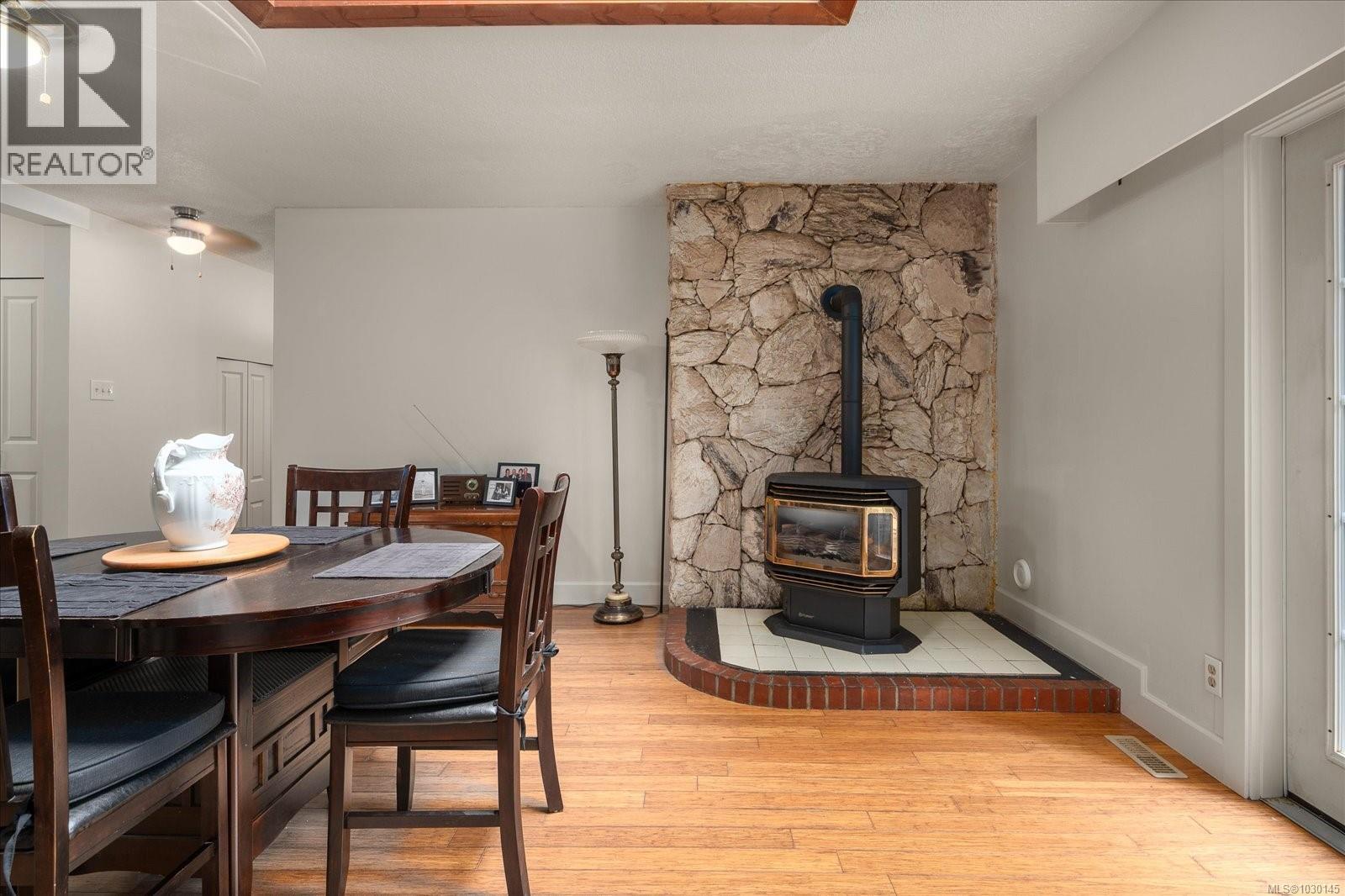 1819 MEADOWLARK CRES - 19