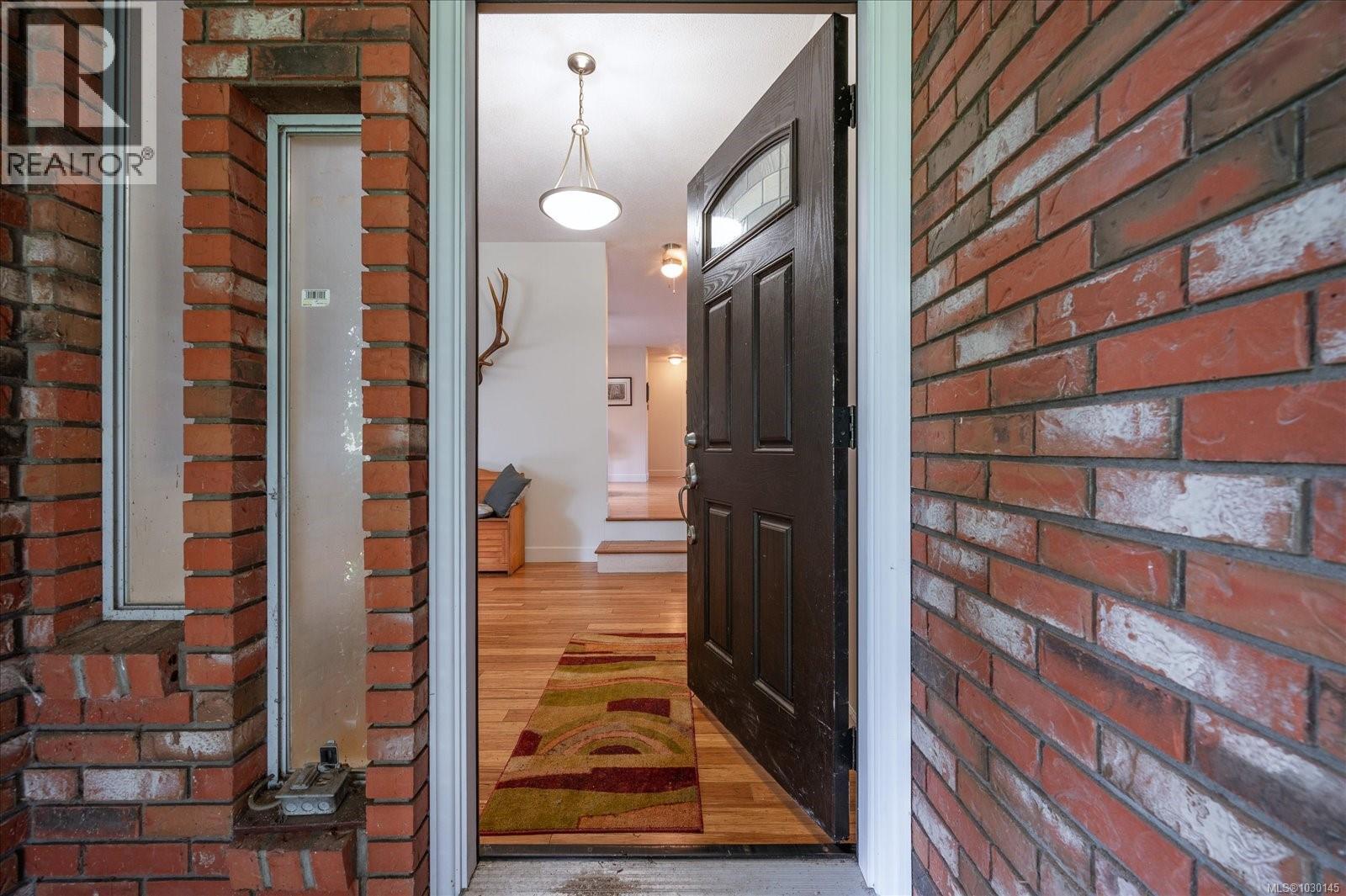 1819 MEADOWLARK CRES - Image 2