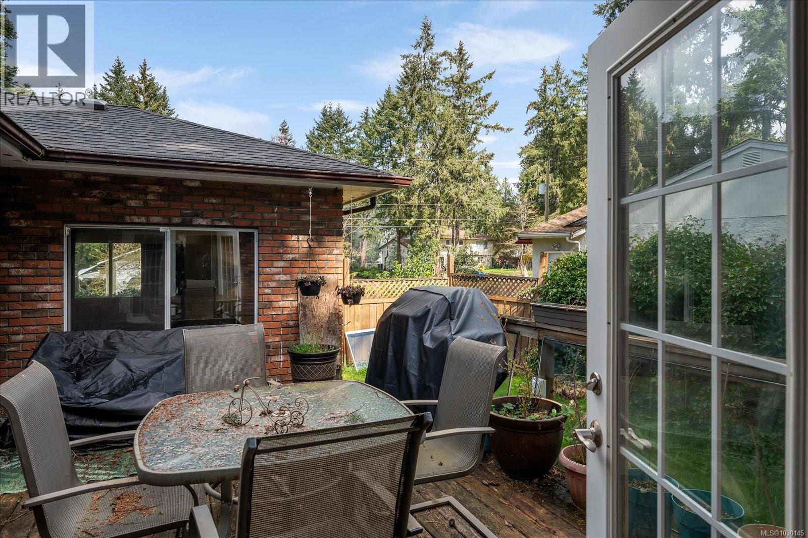 1819 MEADOWLARK CRES - 23