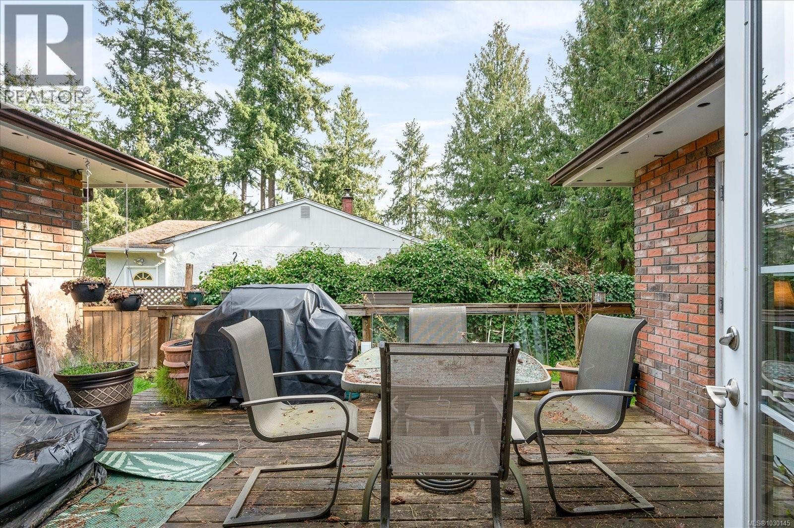 1819 MEADOWLARK CRES - 28