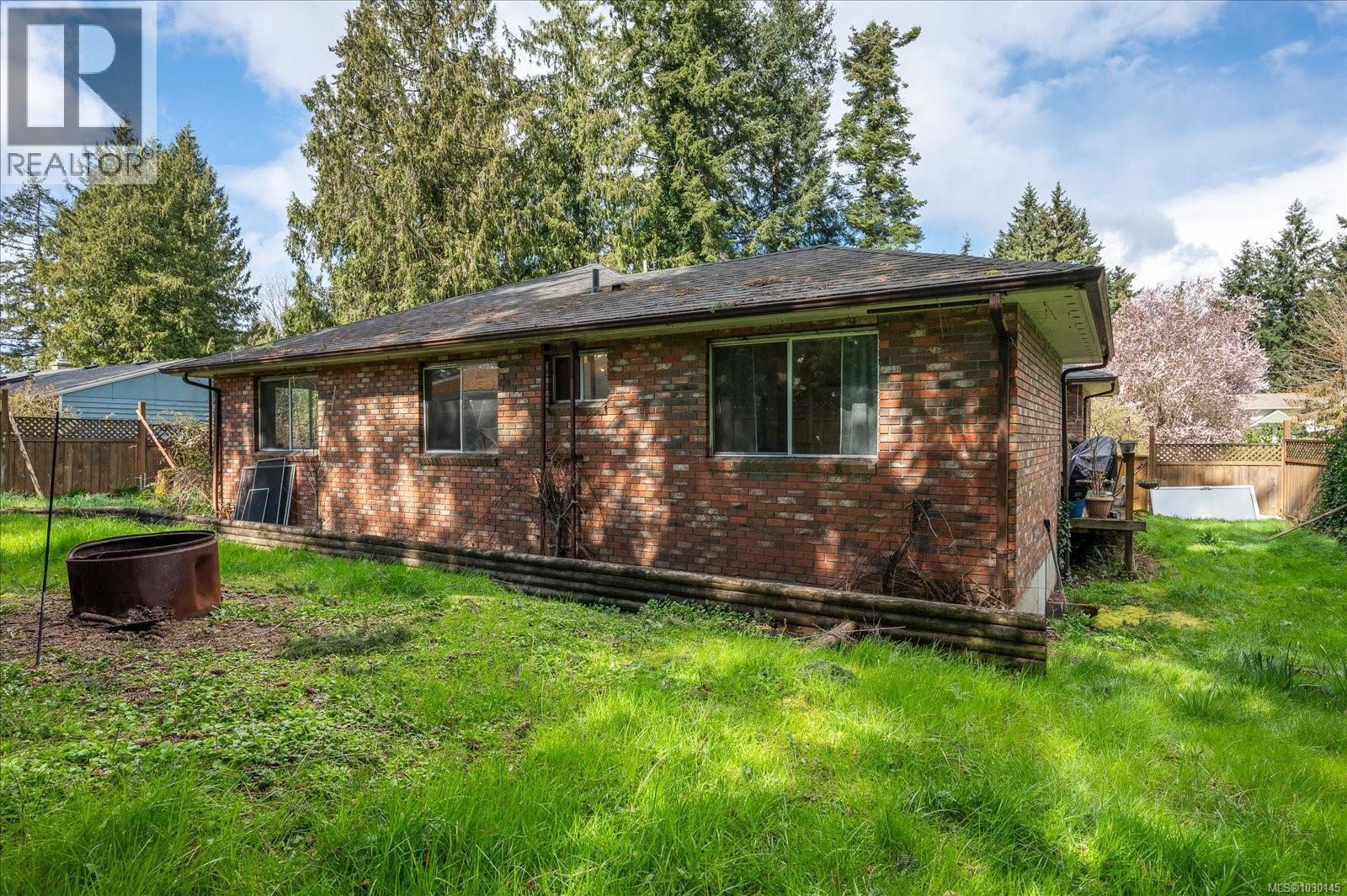 1819 MEADOWLARK CRES - 30