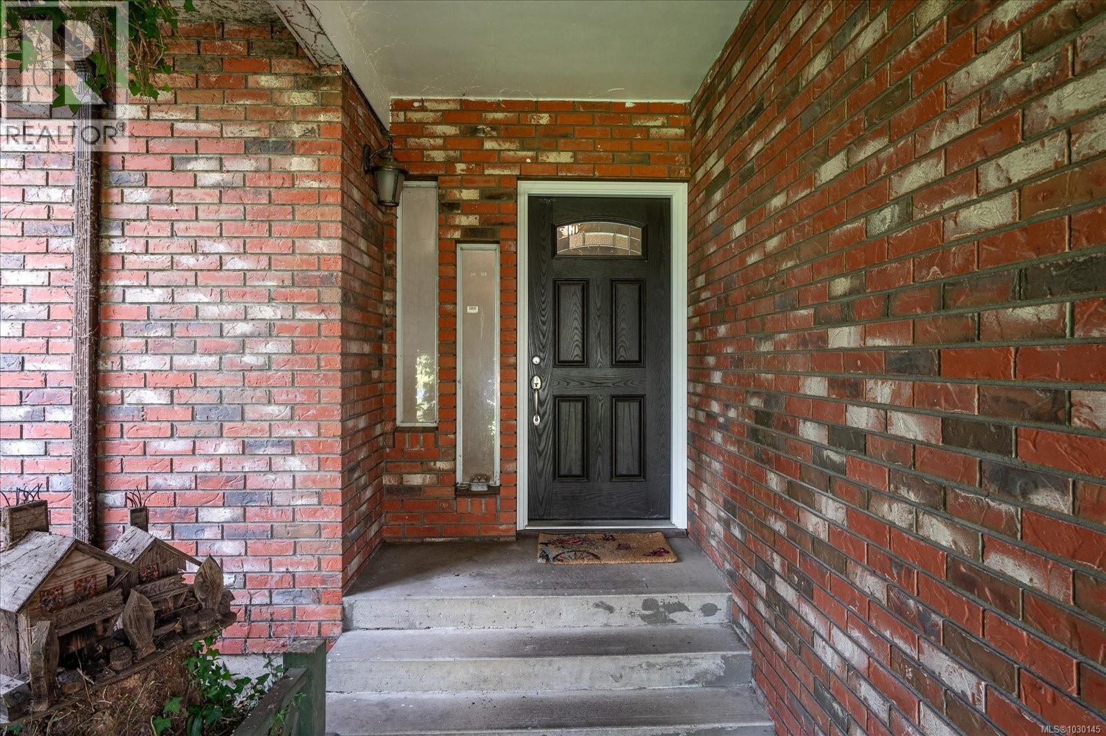 1819 MEADOWLARK CRES - 9