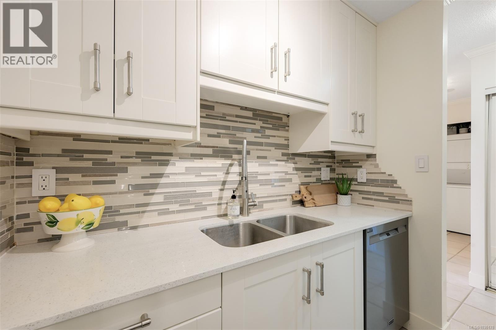 1008 835 View St, Victoria