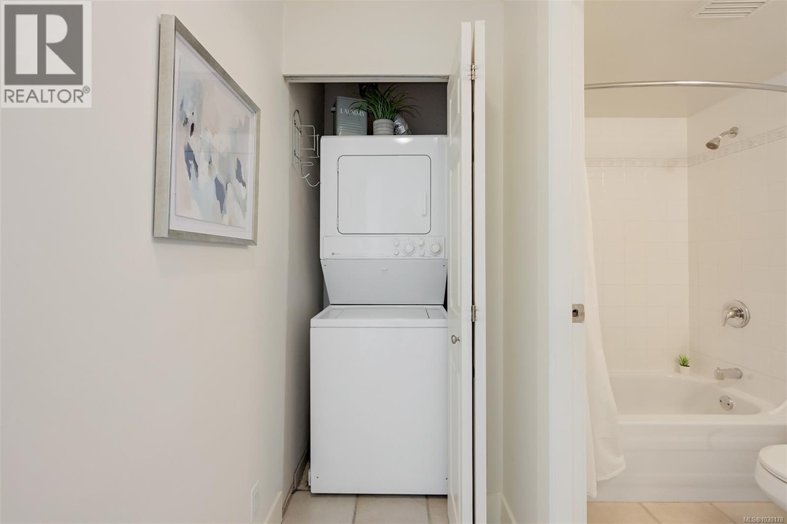 1008 835 View St, Victoria