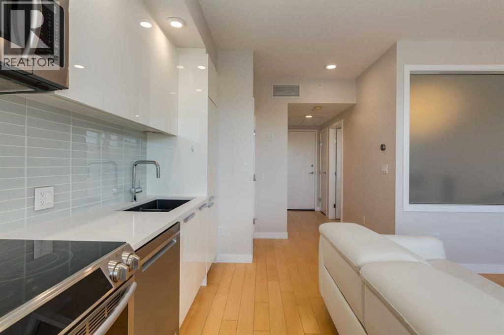 Single Family House for Sale in    Avenue NW Hillhurst Calgary 