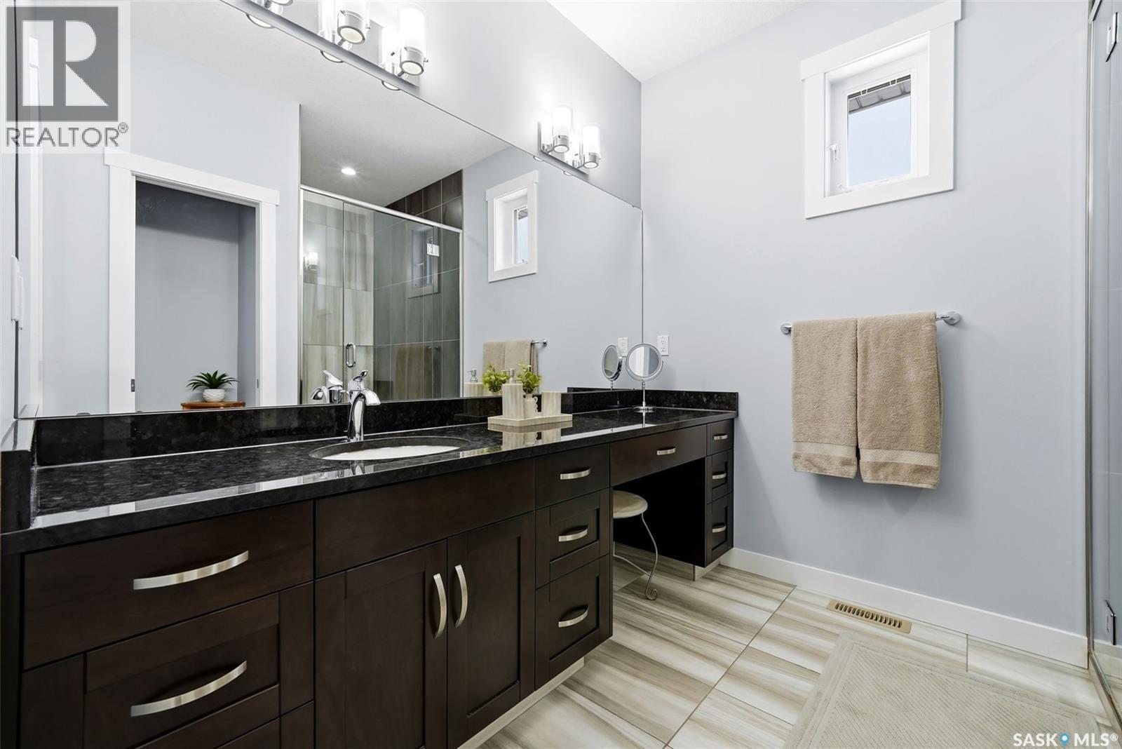 3921 Red Lily BAY - 18