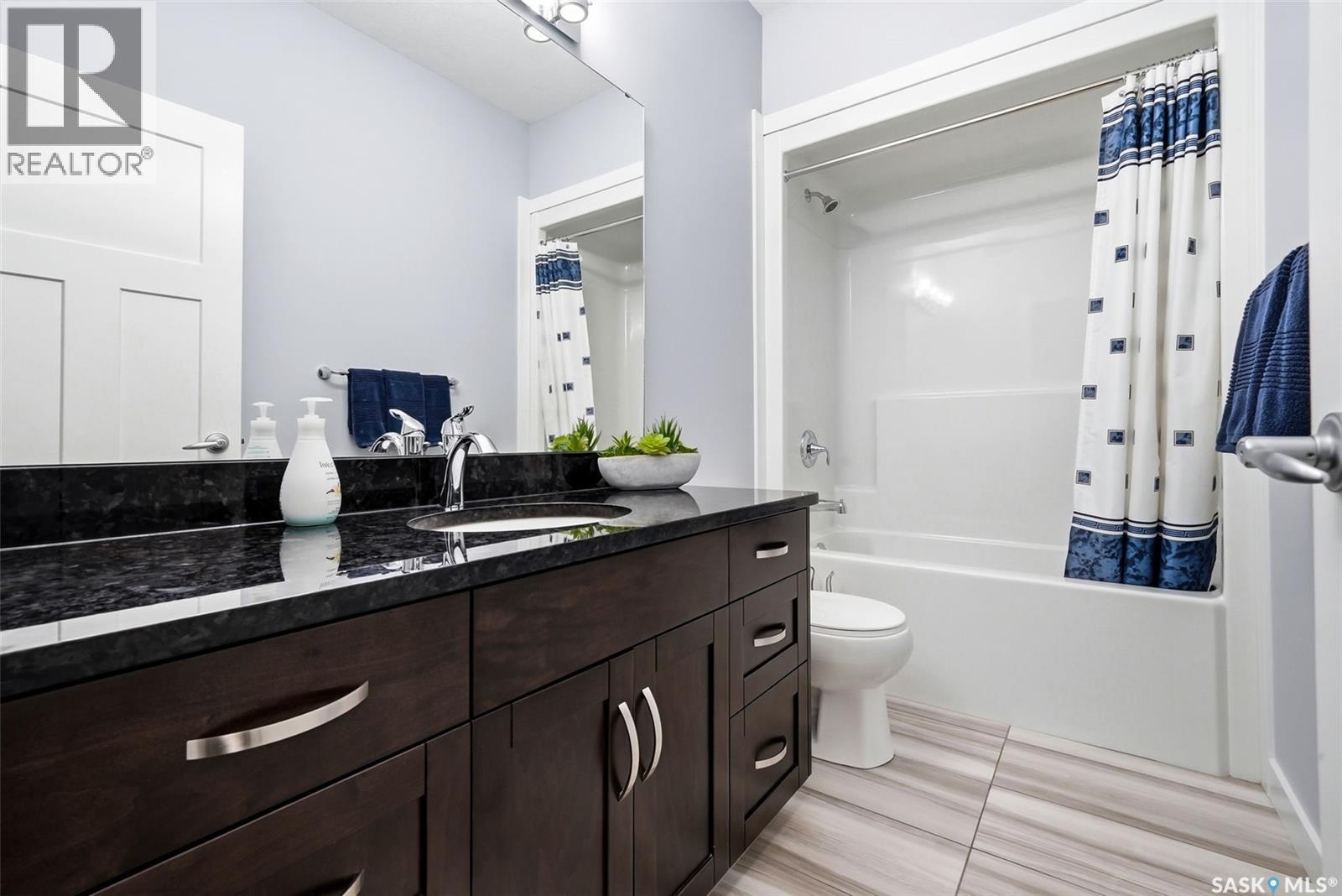 3921 Red Lily BAY - 24